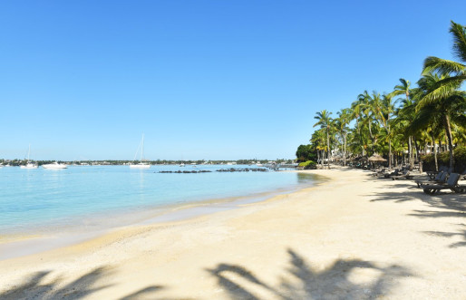 Mauricia Beachcomber beach