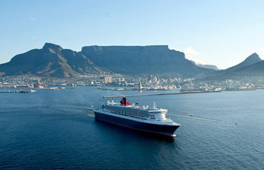 Queen Mary 2 in Cape Town